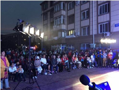 兴工街道西山社区举办“凝聚党群力量，共建和谐社区”迎中秋庆国庆文艺晚会