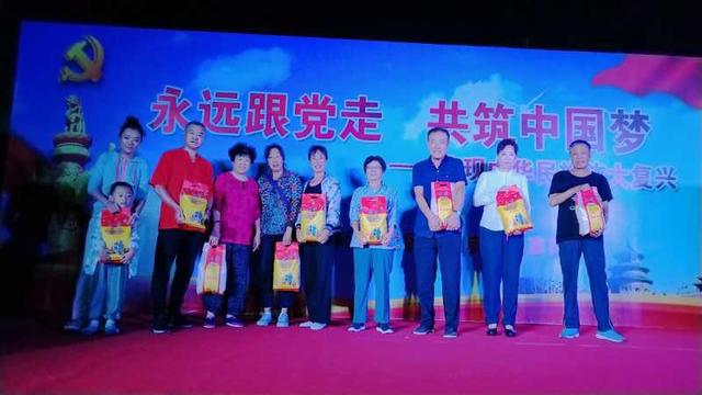 兴工街道 宏发社区党委举办“永远跟党走，共筑中国梦”庆十一演出