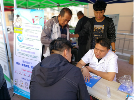 兴工街道西山社区隆重举办 党群十五分钟便民大集