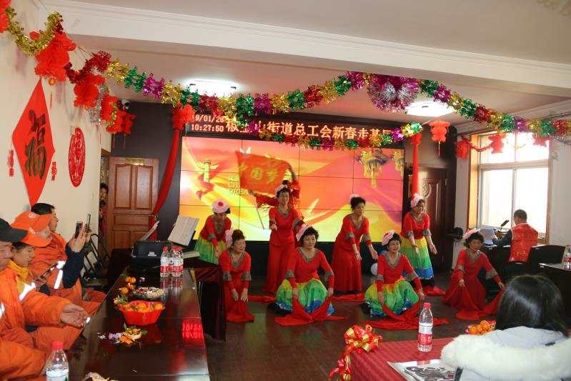 除夕环卫大联欢 温馨驿站庆新春