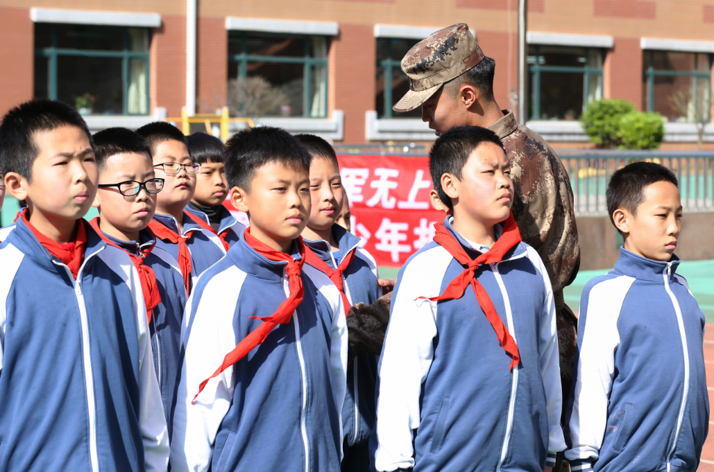 甘井子区椒金山街道 民兵志愿行 国防教育进校园