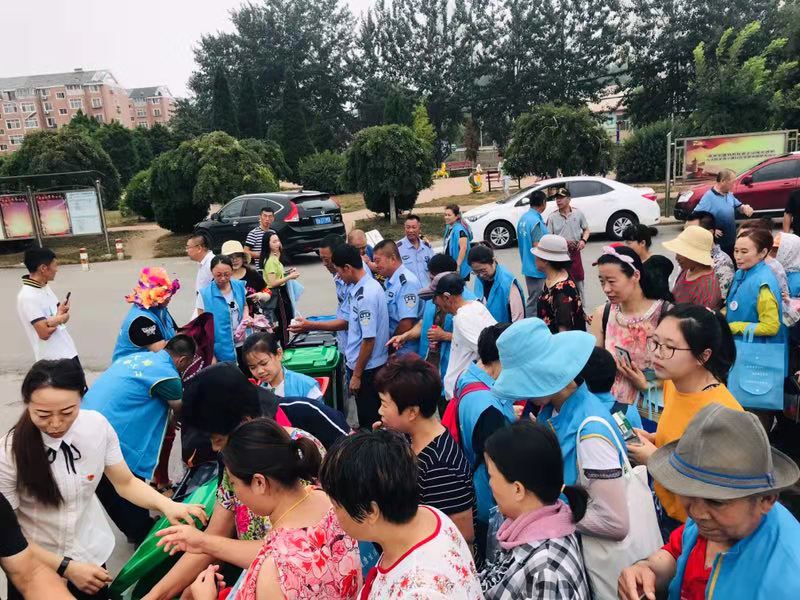 大连湾街道 后盐村首个有害垃圾收集日 拉开垃圾分类序幕