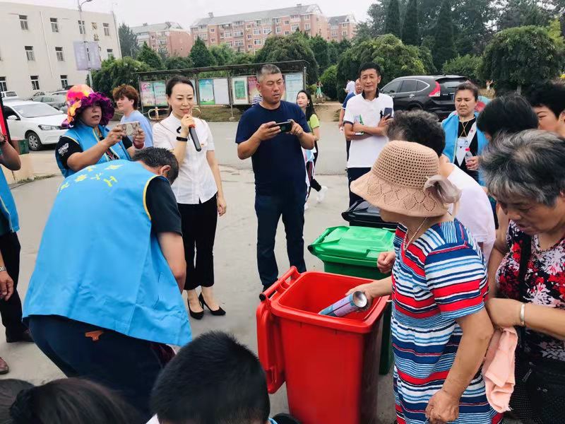 大连湾街道 后盐村首个有害垃圾收集日 拉开垃圾分类序幕