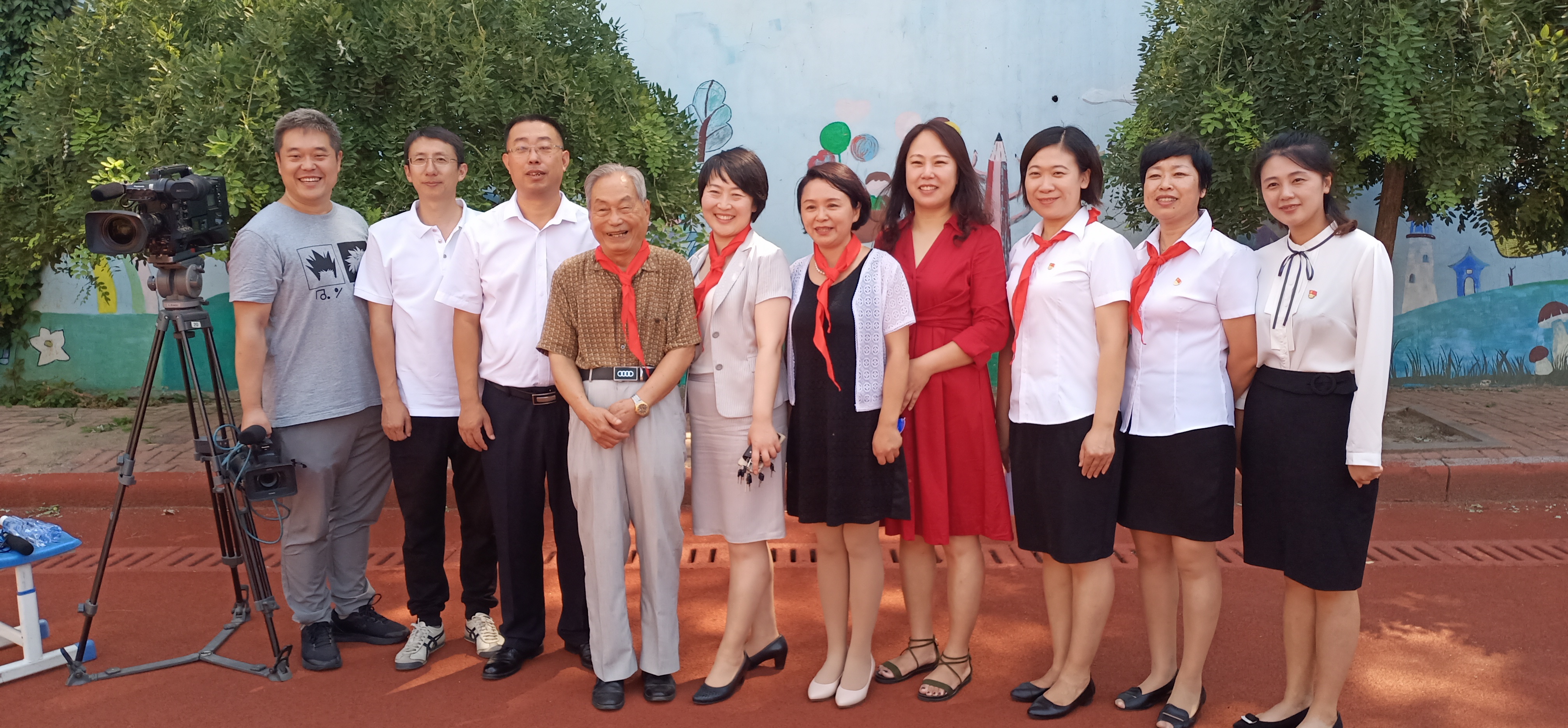 大连市甘井子区六一小学举行“共和国之恋”主题系列活动