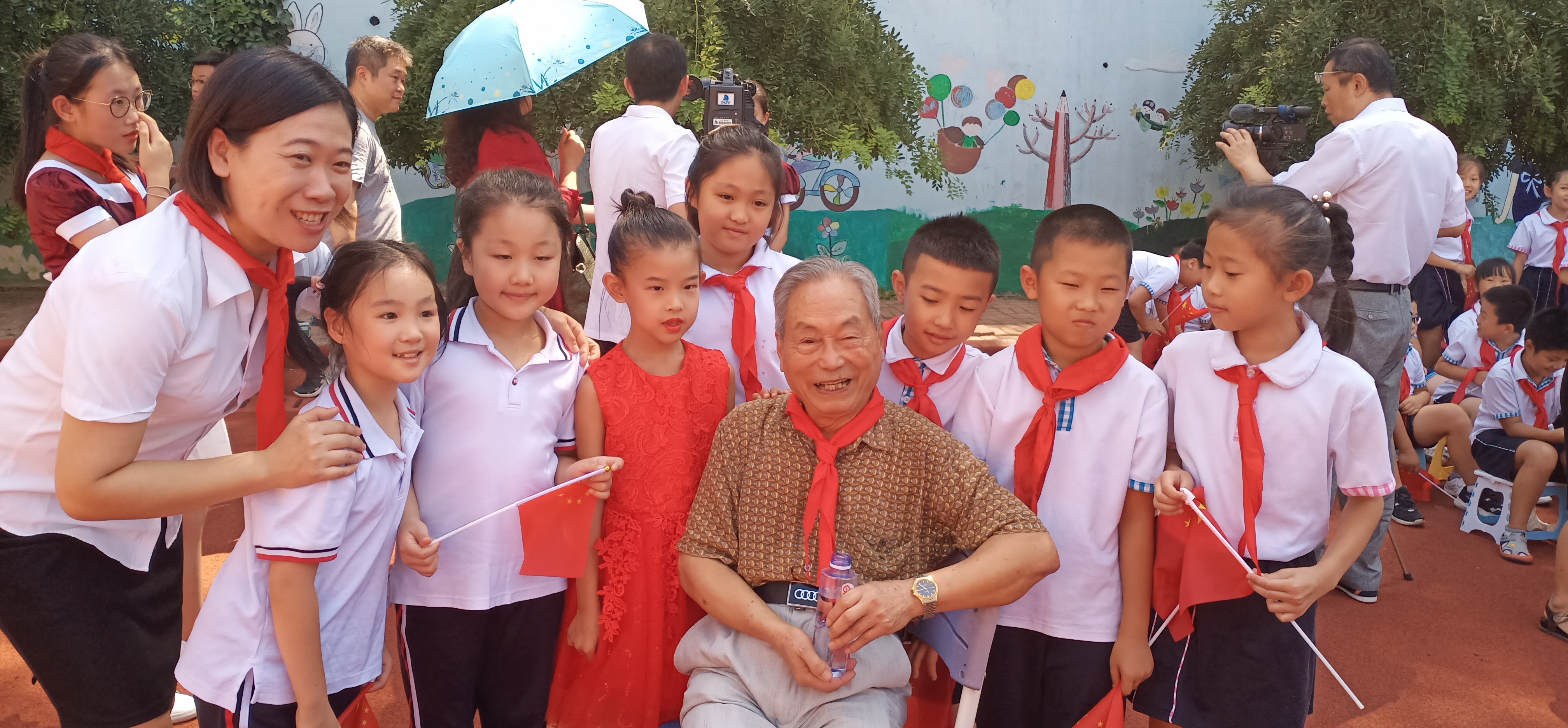 大连市甘井子区六一小学举行“共和国之恋”主题系列活动